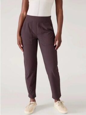 Athleta Brooklyn Mid- Rise Utility Pant in Shale Size 8